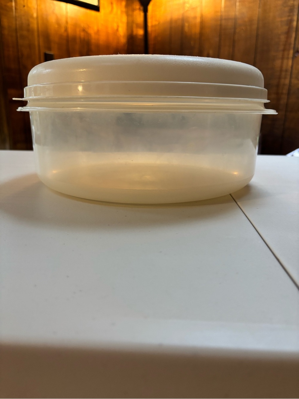 Rubbermaid Servin' Saver #5 22 Cup Almond Lid Storage Container Round Large
